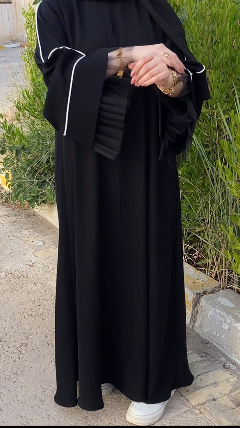 عباية خط أبيض