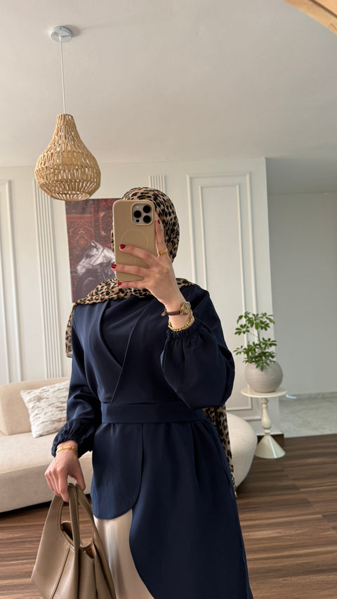 بلوزة طويلة