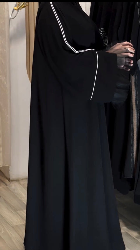 عباية خط أبيض