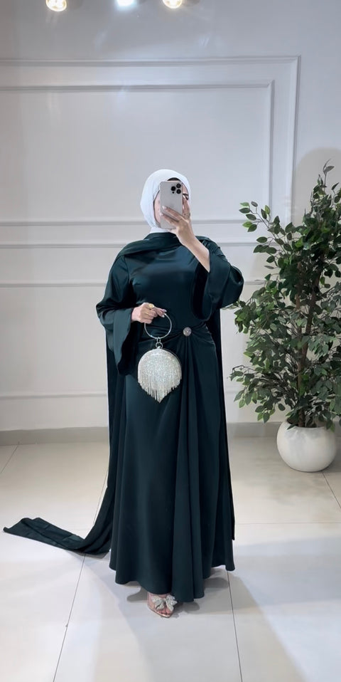 فستان بروش مع ردة