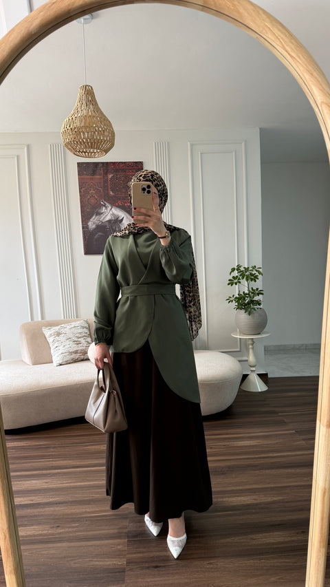 بلوزة وتنورة ٣