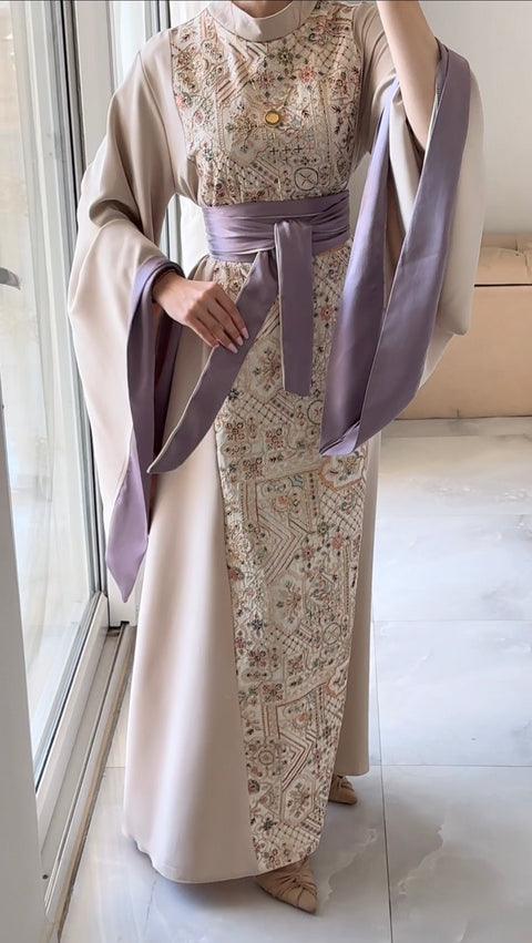 فستان تطريز كم عريض
